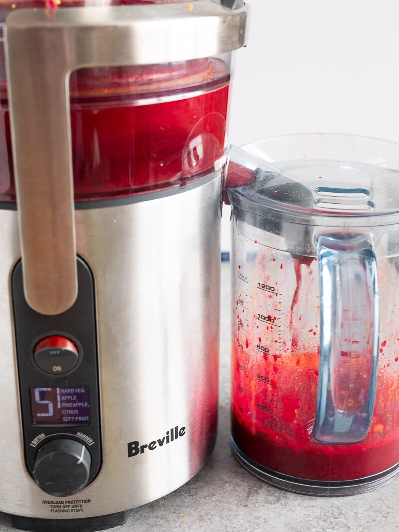 juicing apple beet and carrots for juice