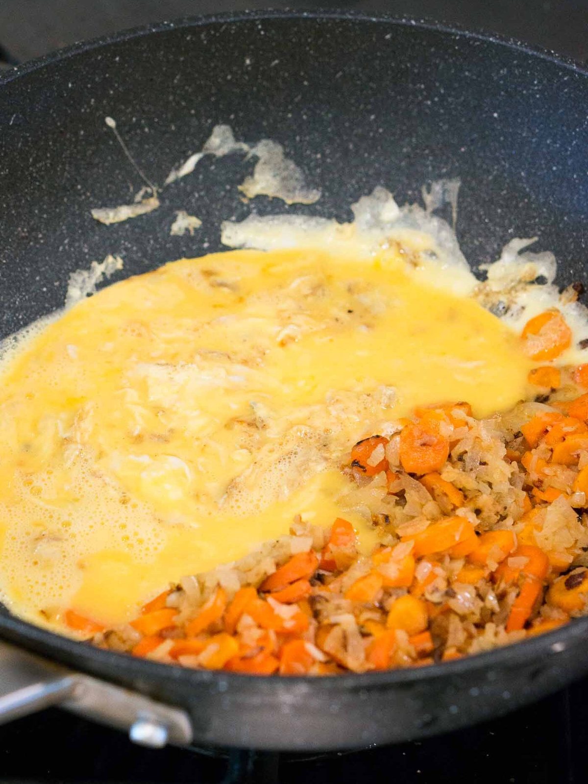 scrambling eggs with vegetables