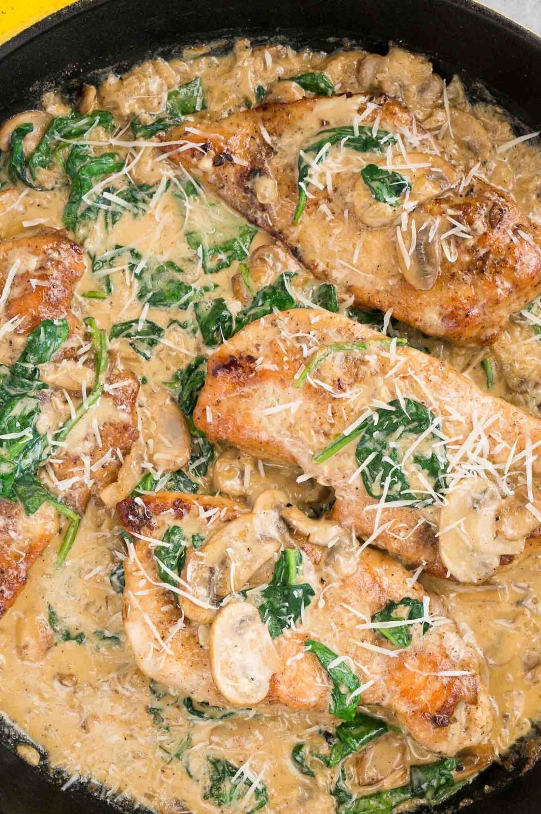 close up image of chicken florentine
