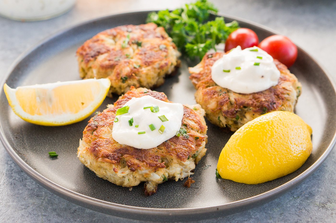 seafood patties with tartar sauce
