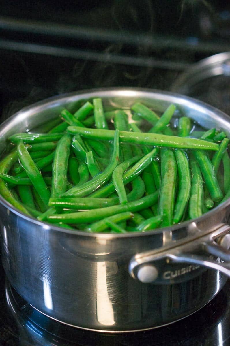blanching green beans in boiling water
