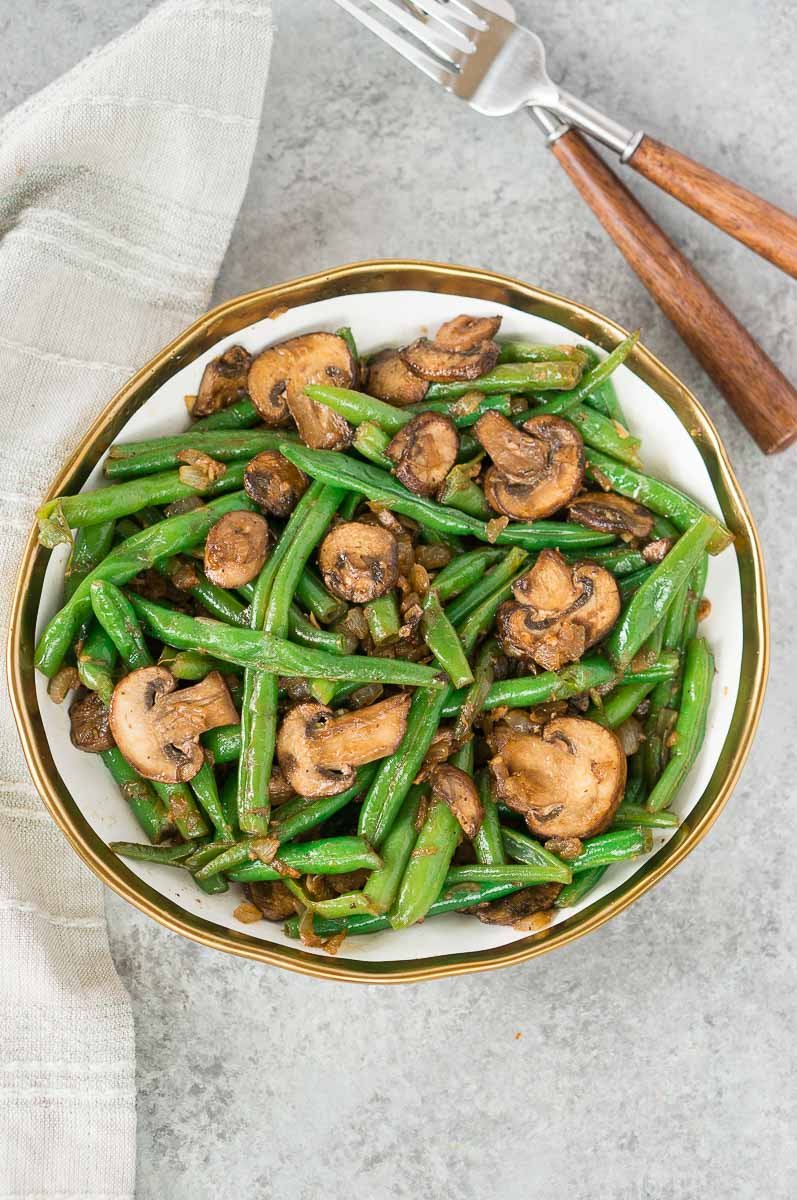 green beans with mushrooms served in a bowl