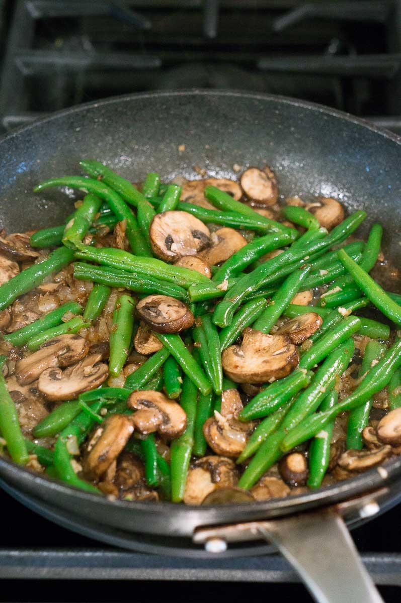 easy Green Beans and Mushrooms in a skillet