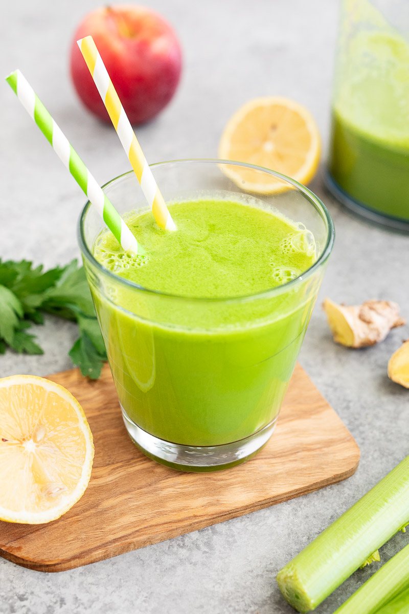 easy green juice in a glass cup