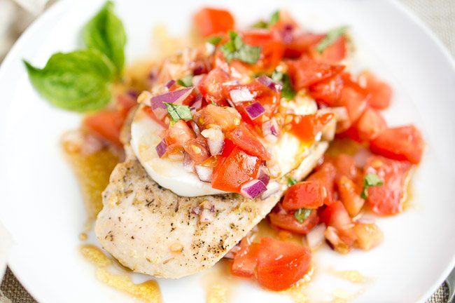 Grilled Chicken Caprese | uhuvu.com