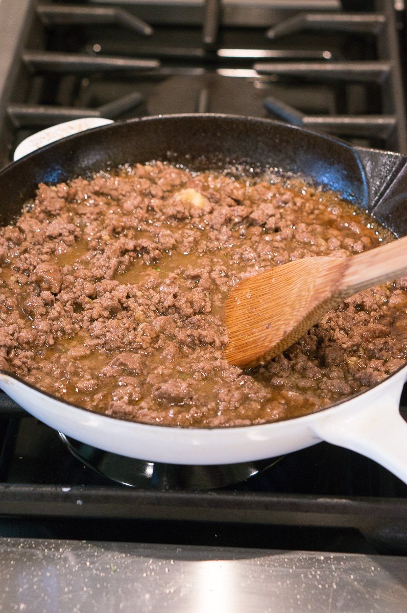 stir frying beef and sauce