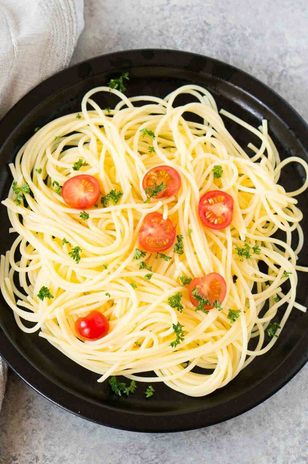 cooked pasta in a black plate