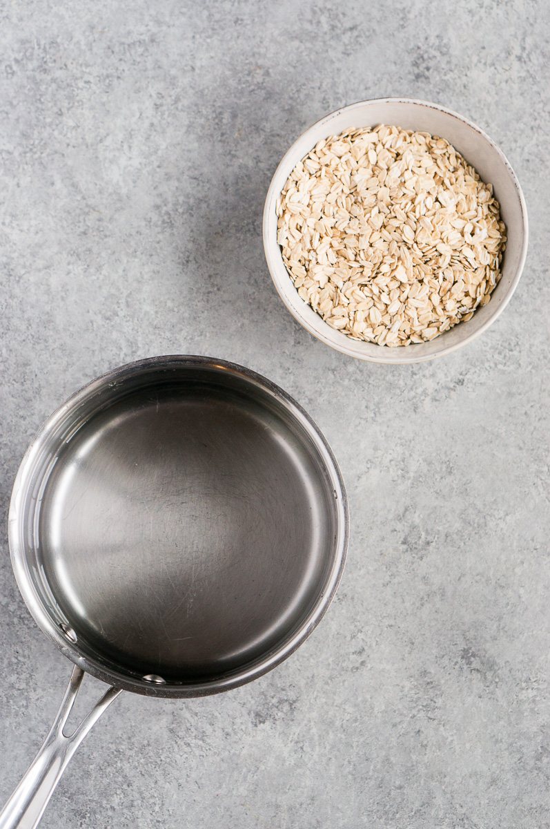 old fashioned rolled oats and pot with water