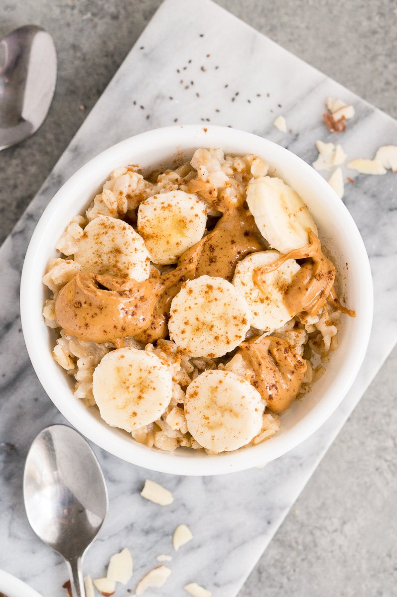 oatmeal topped with banana slices, peanut butter and cinnamon