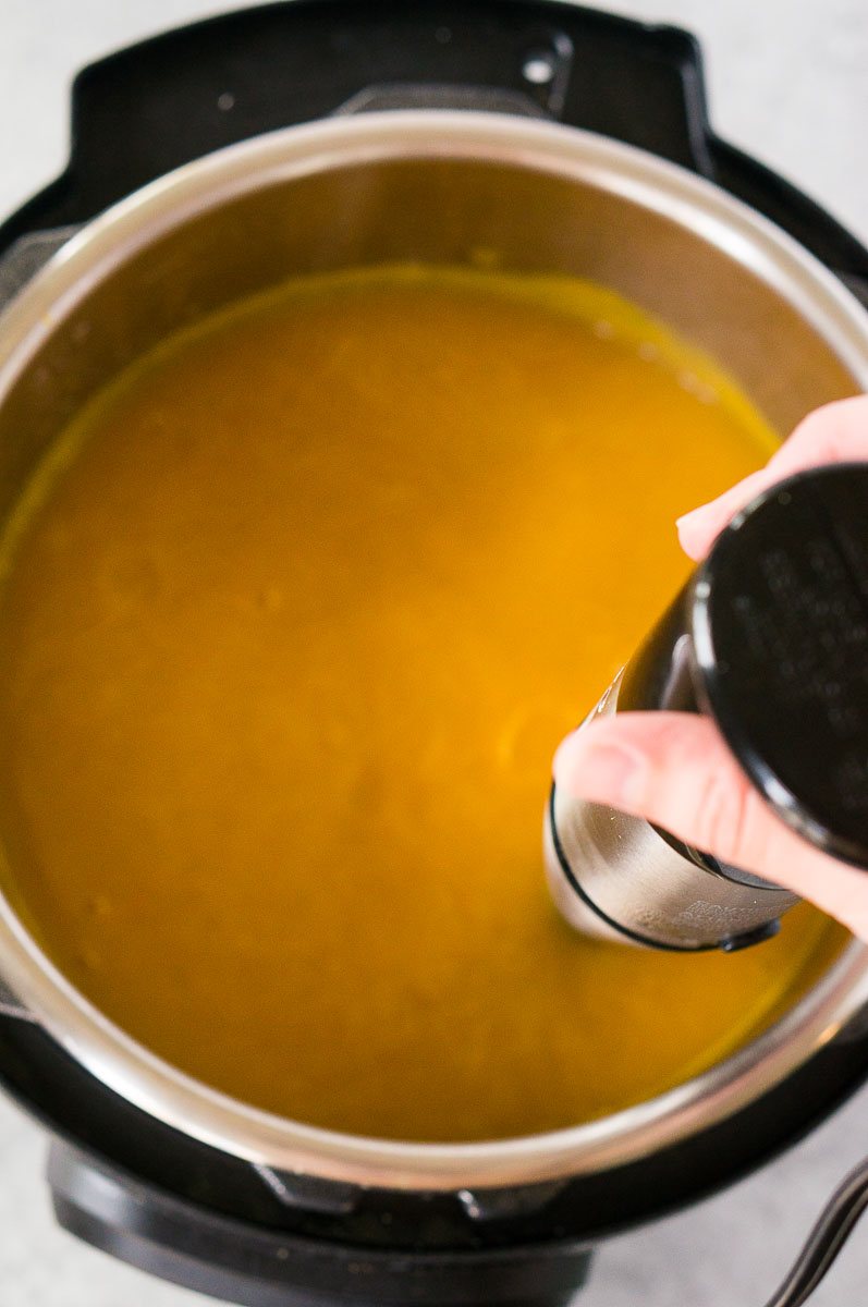 pureeing butternut squash soup