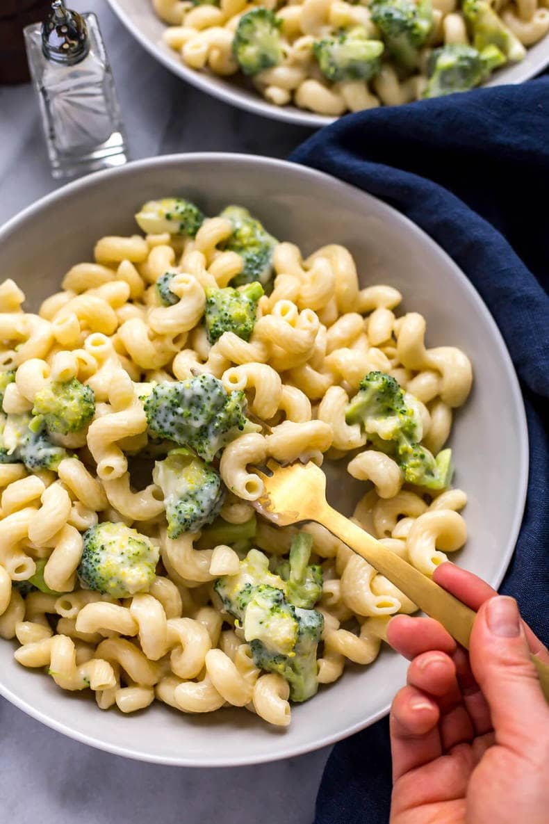 bowl of Instant Pot mac and cheese with broccoli