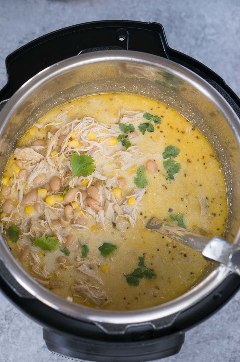 white chicken chili in an instant pot