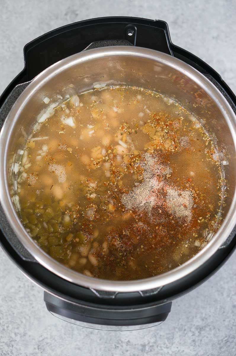 white chicken chili ingredients in instant pot