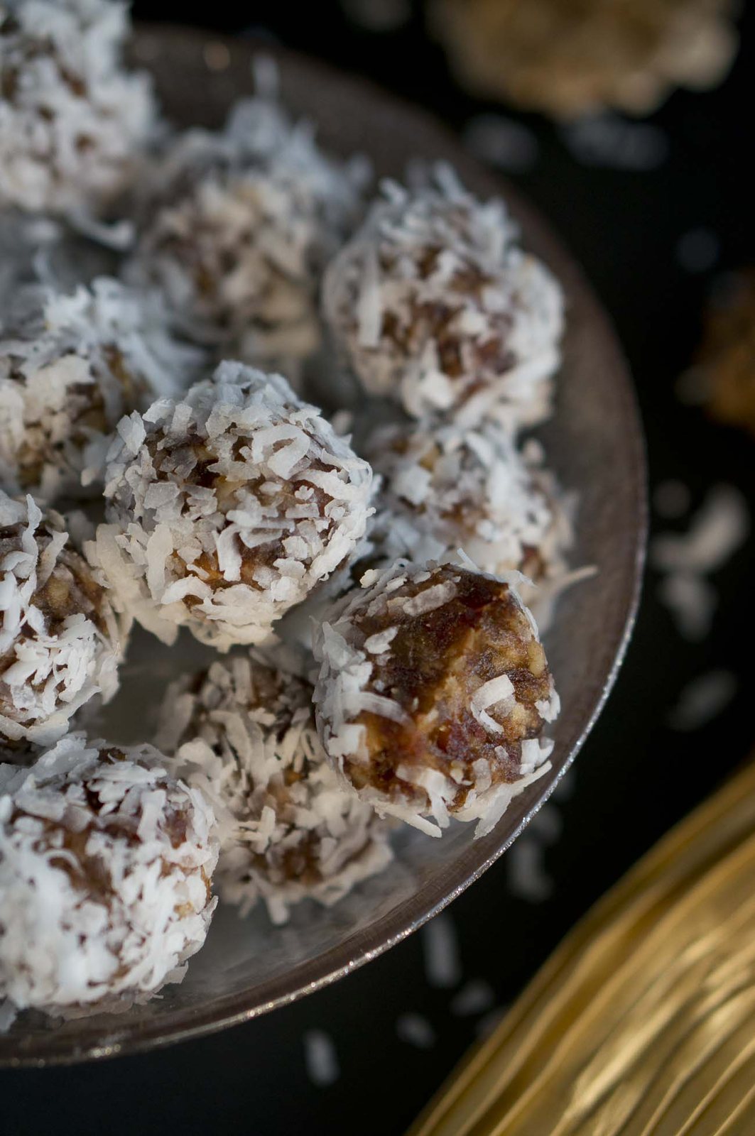 Healthy No Bake Coconut Date Bites