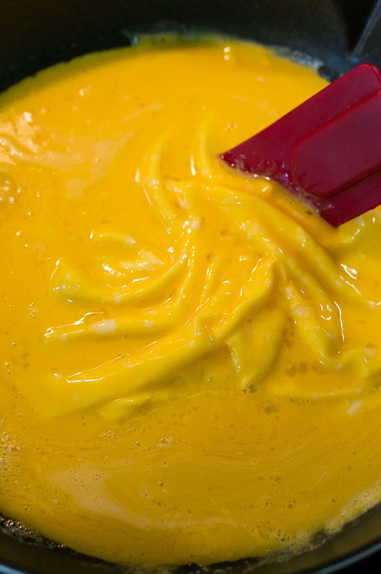 fluffy scrambled eggs