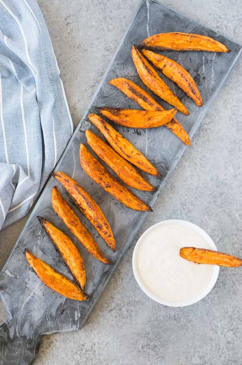 oven baked potato wedges with dipping sauce