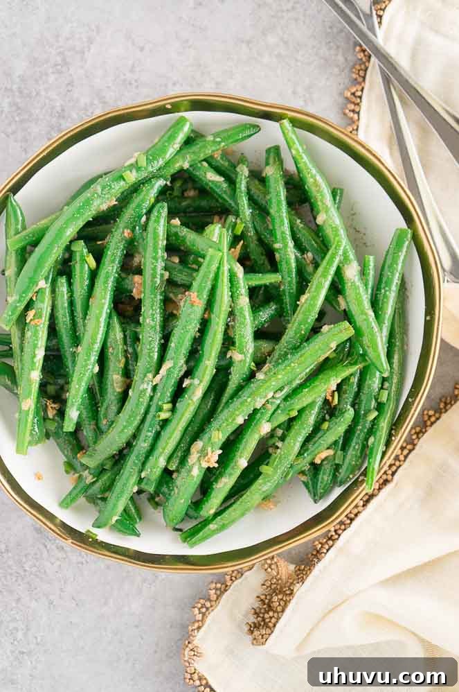 close up of garlic green beans in a bowl