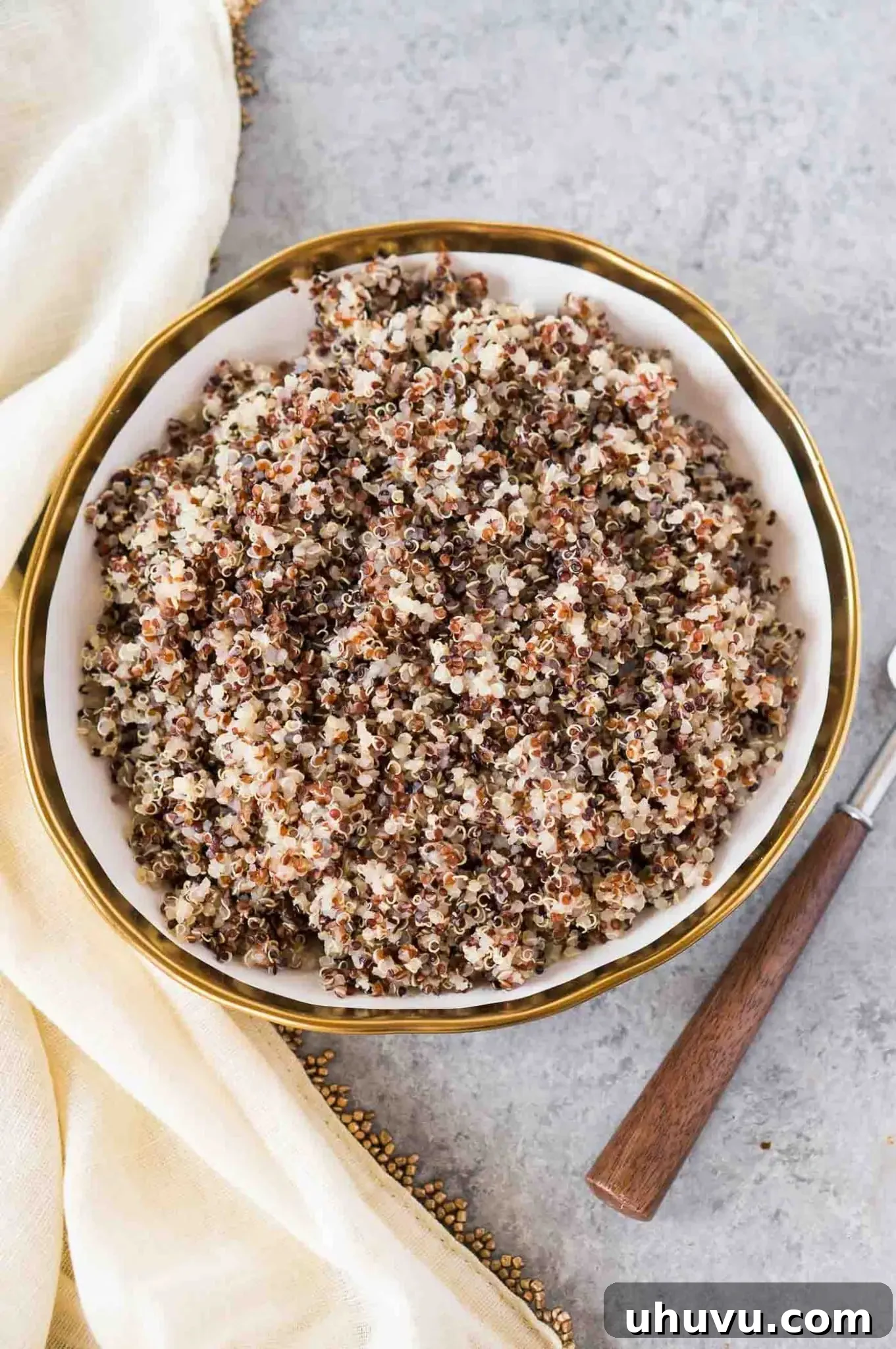 Fluffy Quinoa Every Time 2 Stovetop cooked quinoa in a bowl, perfectly fluffy and ready to serve
