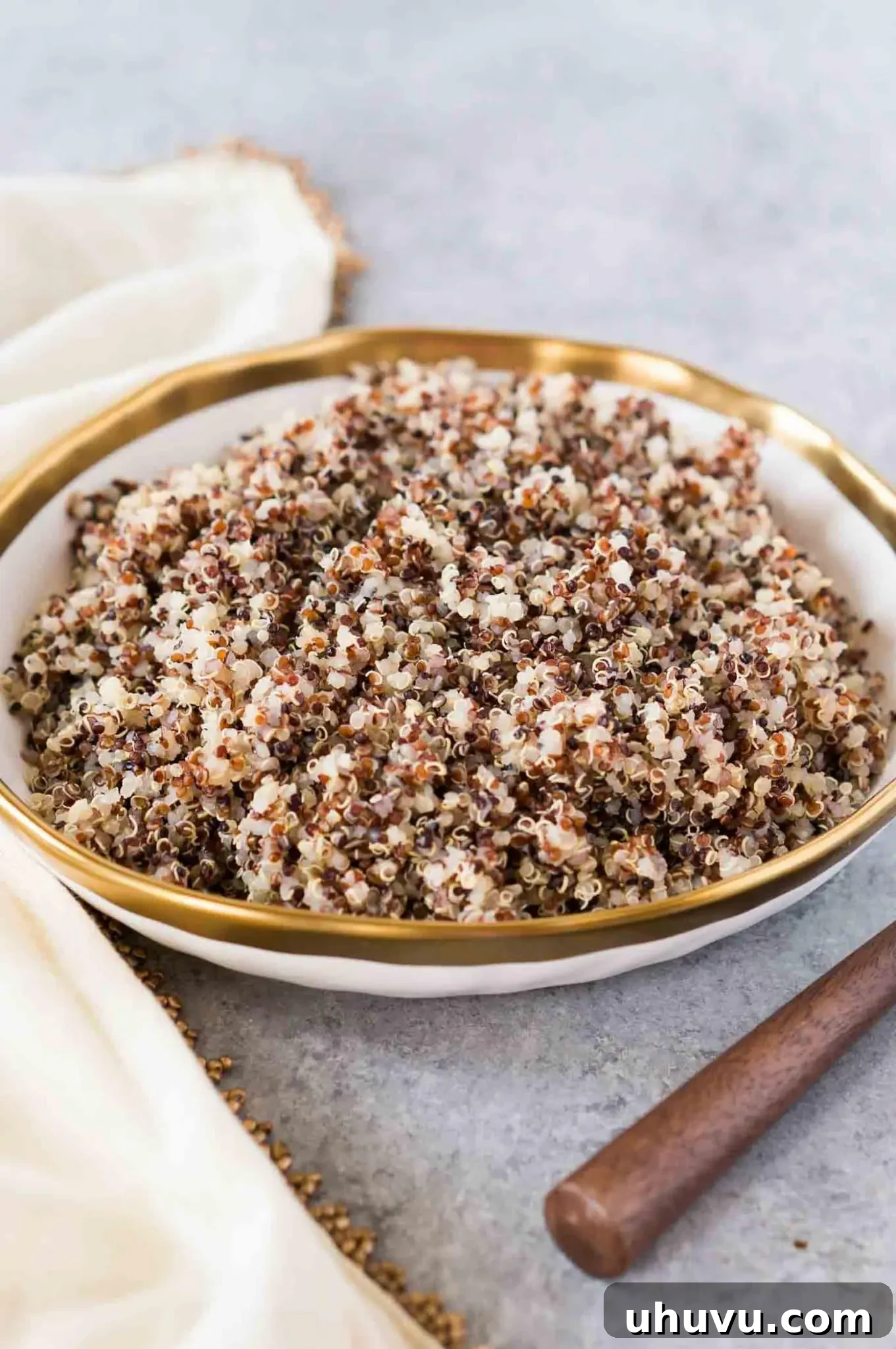 Fluffy Quinoa Every Time 8 A bowl of freshly boiled quinoa, light and fluffy, ready to be served