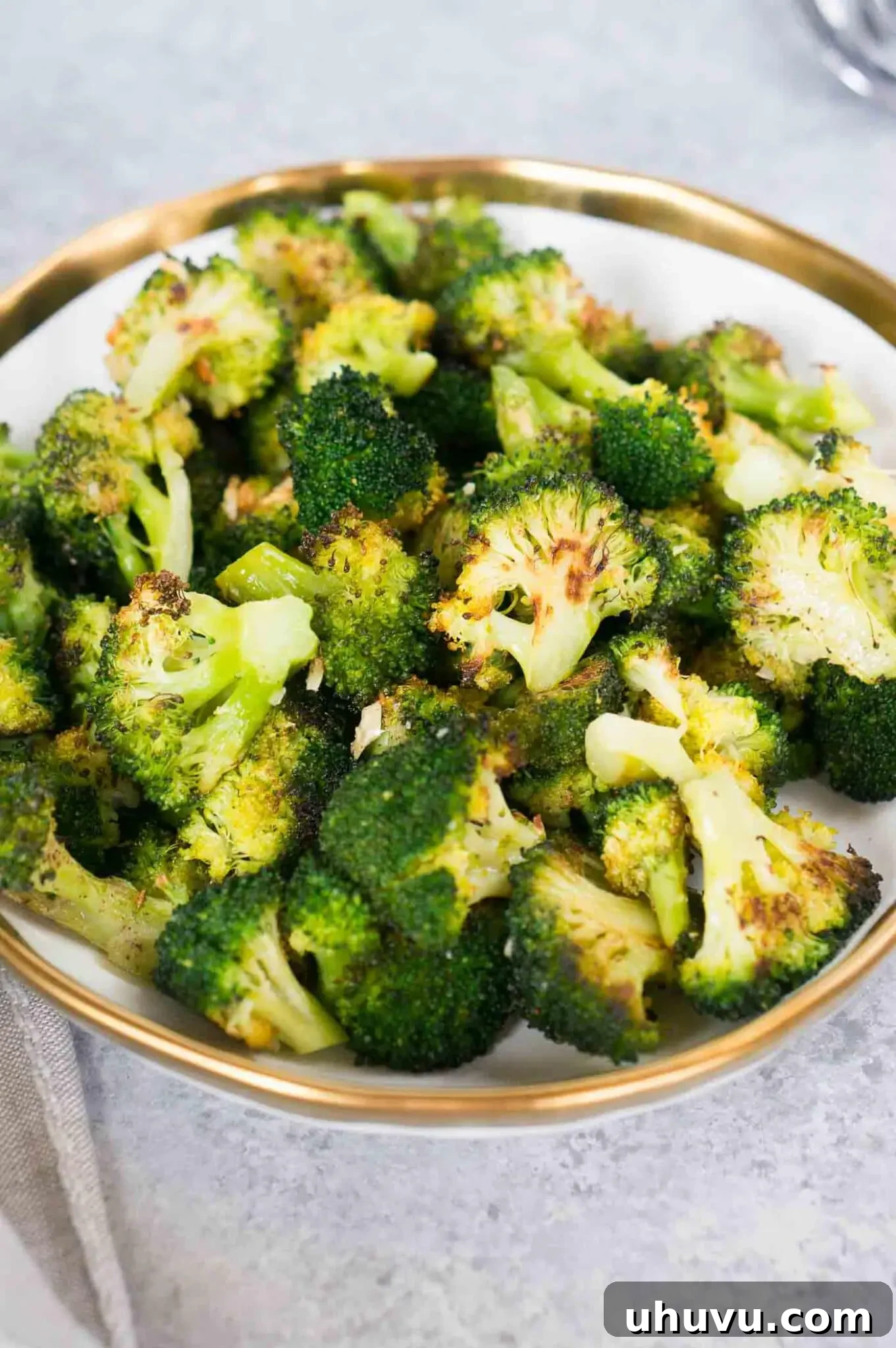 closeup image of broccoli in a bowl