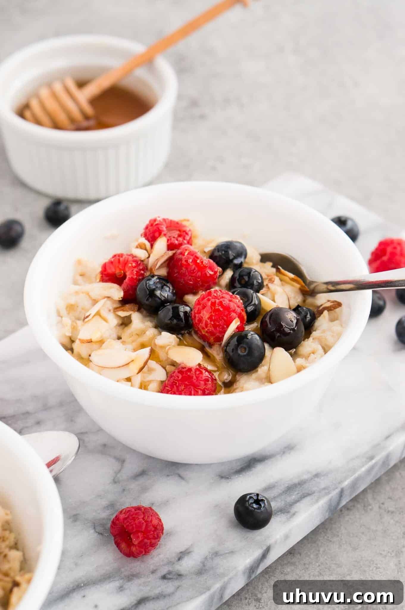 Quick and Creamy Instant Pot Oatmeal 7 instant pot rolled oats with berries in a bowl