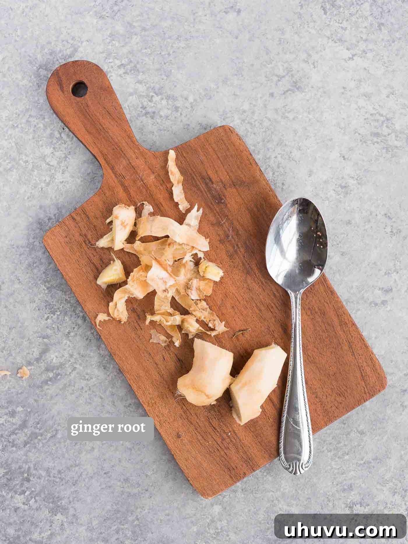 Mincing Ginger Like a Pro 3 peeled ginger root on a cutting board