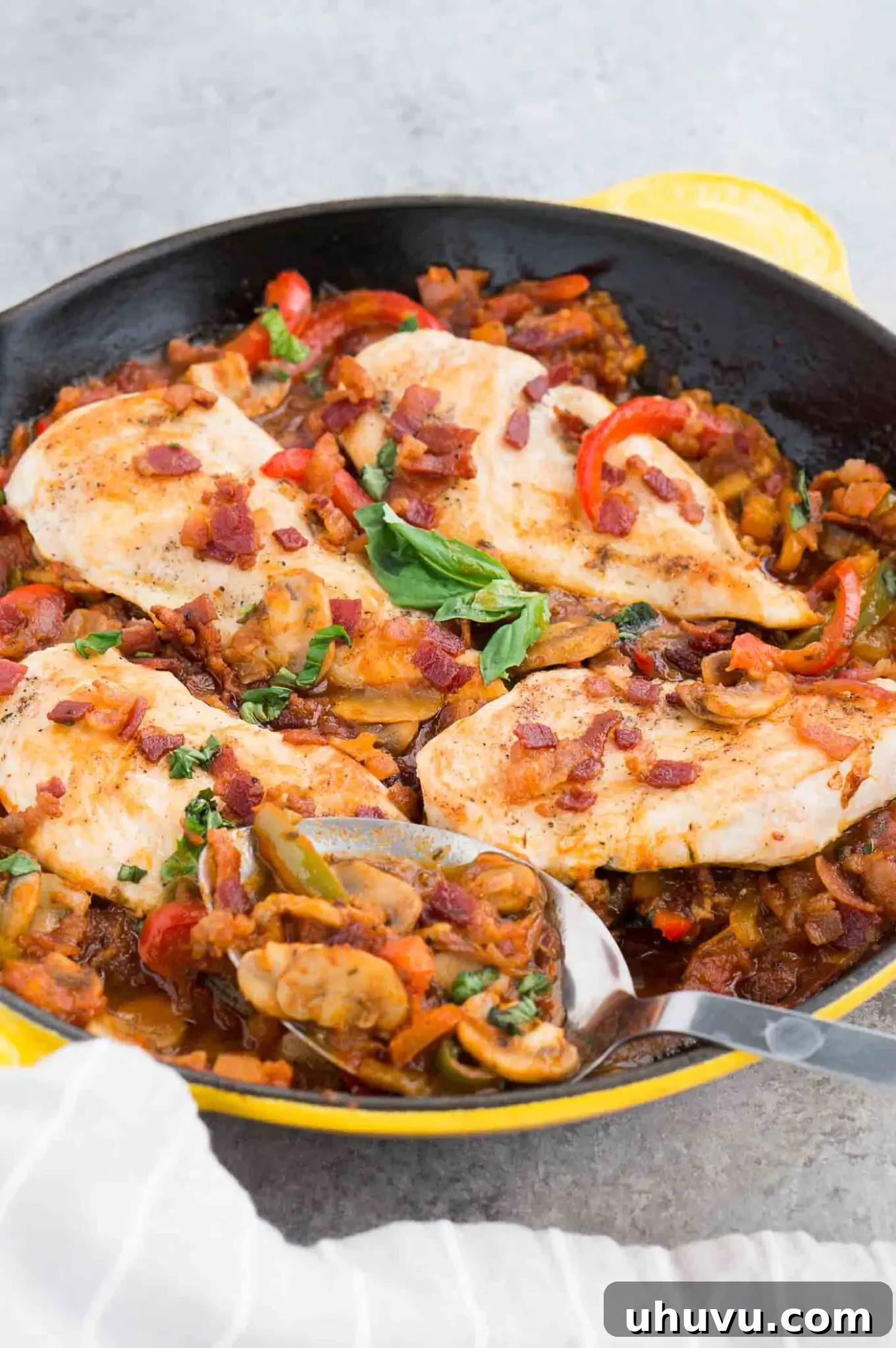 Delicious Italian hunter style chicken served in a pan