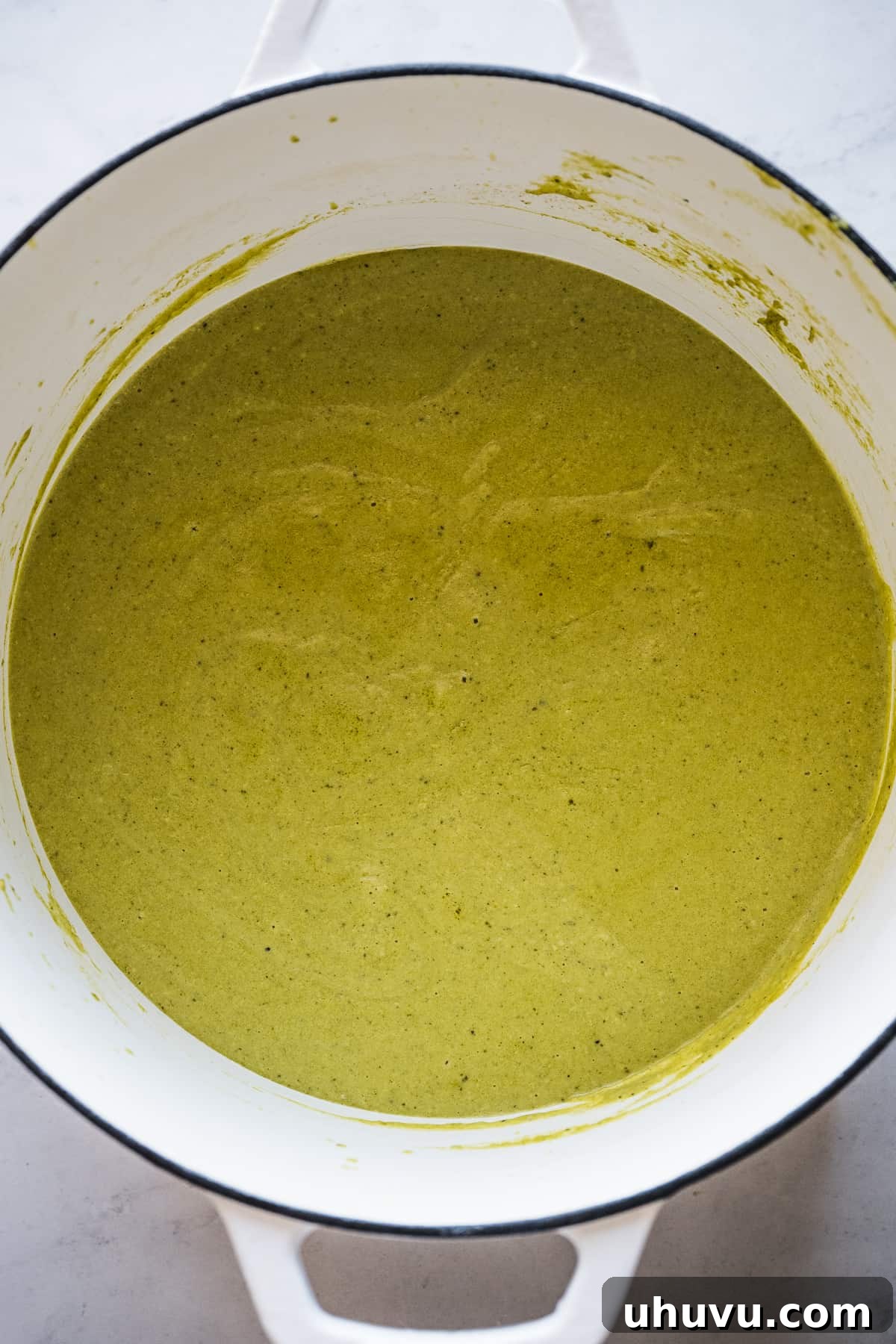 Zesty Green Spaghetti 10 Cooked spaghetti being tossed gently in a large pot with the creamy poblano sauce, ensuring every strand is coated for Green Spaghetti (or Espagueti Verde).