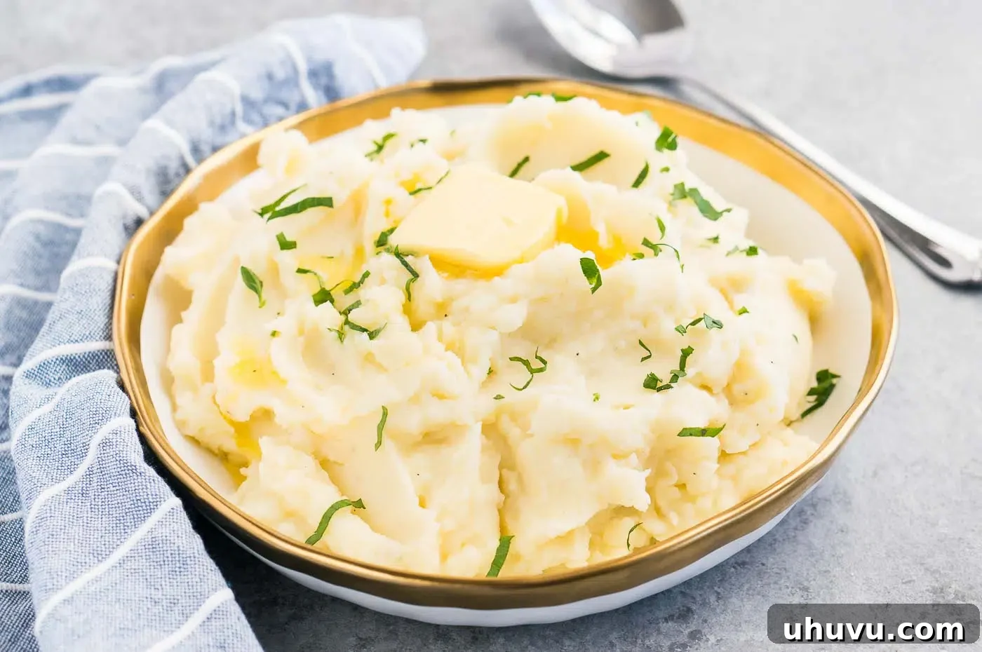 close up image of mashed potatoes in a bowl