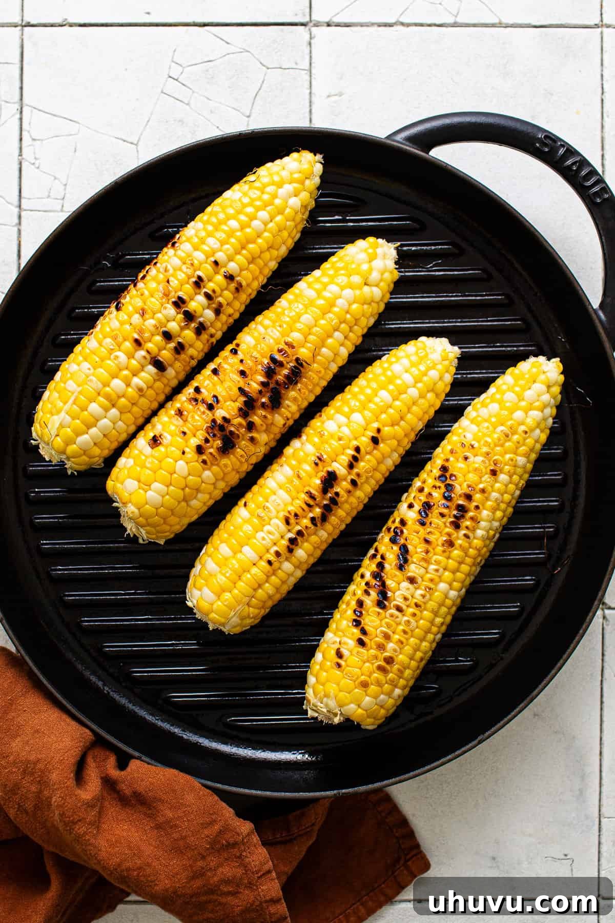 Corn on the cob grilled on a grill pan.