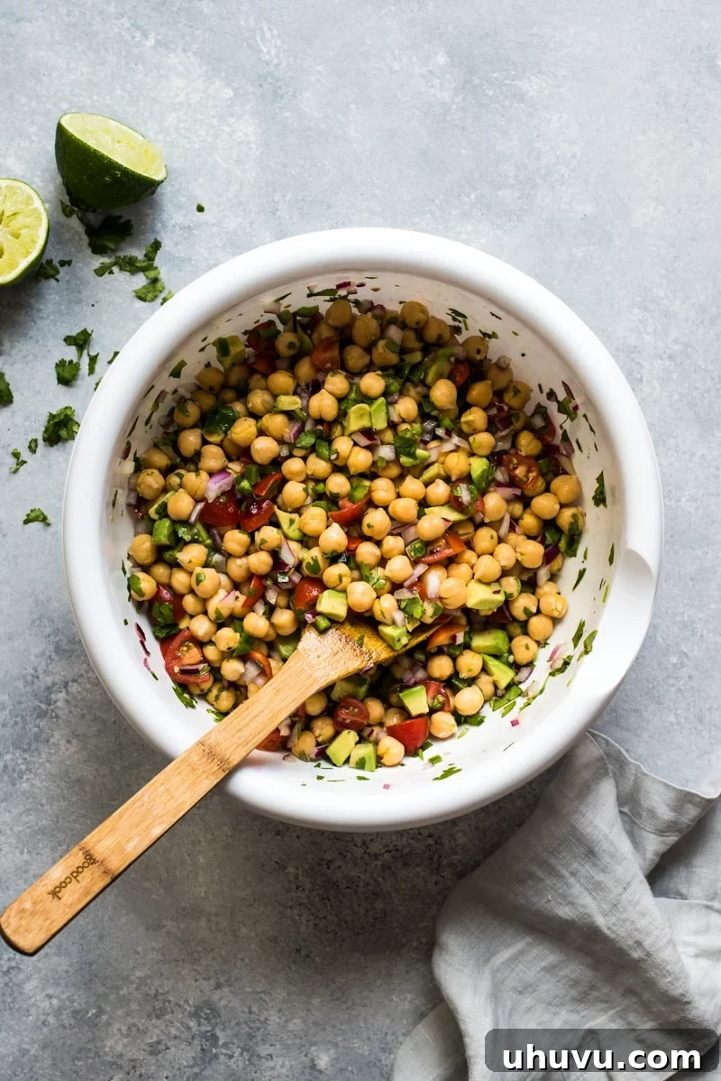 This Mexican Chickpea Salad recipe is fresh, easy to make and packed with healthy ingredients. Ready in only 15 minutes! (gluten free, vegetarian, vegan)