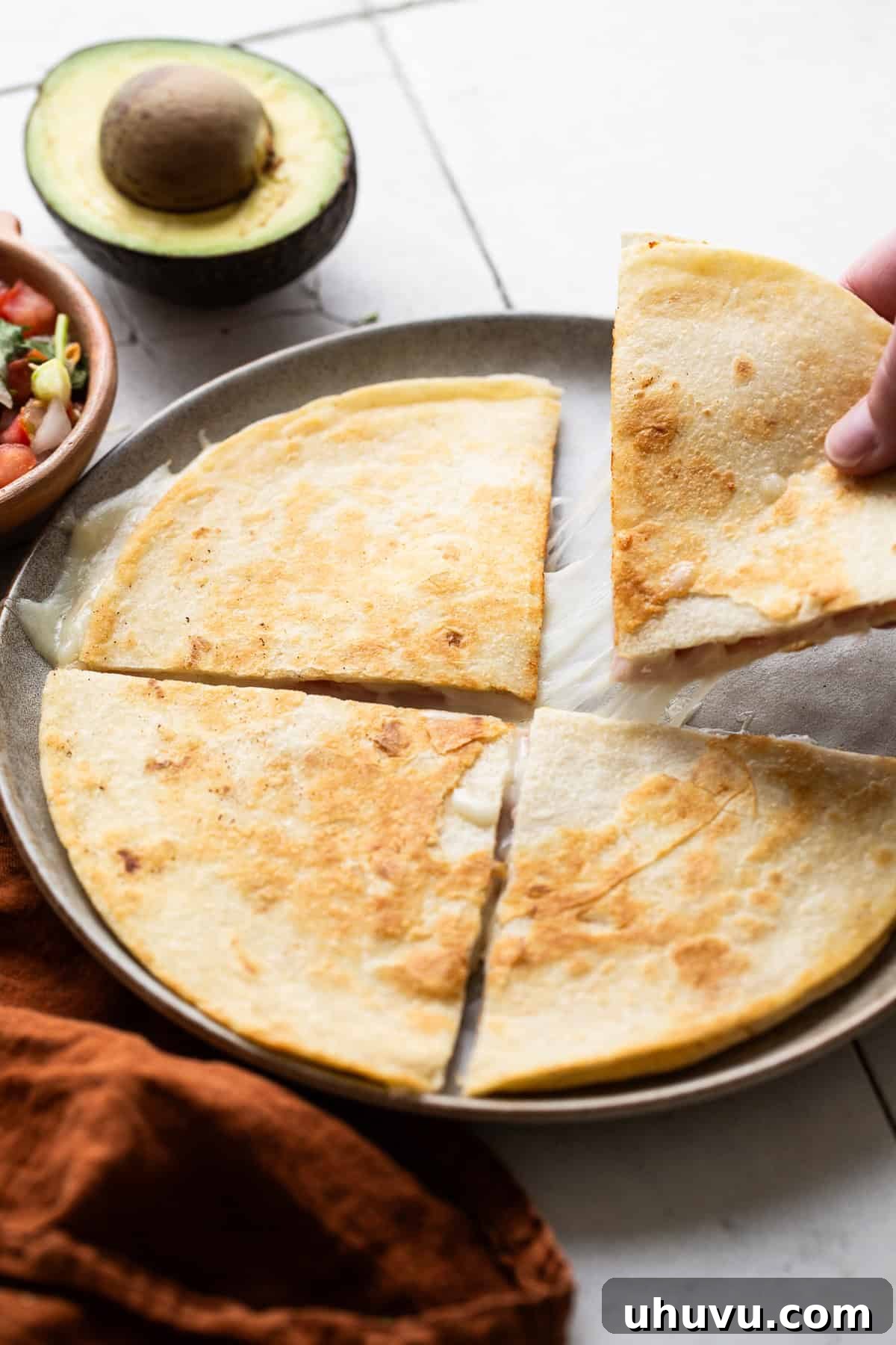 In Sync 7 A sincronizada sliced into 4 triangles on a plate.