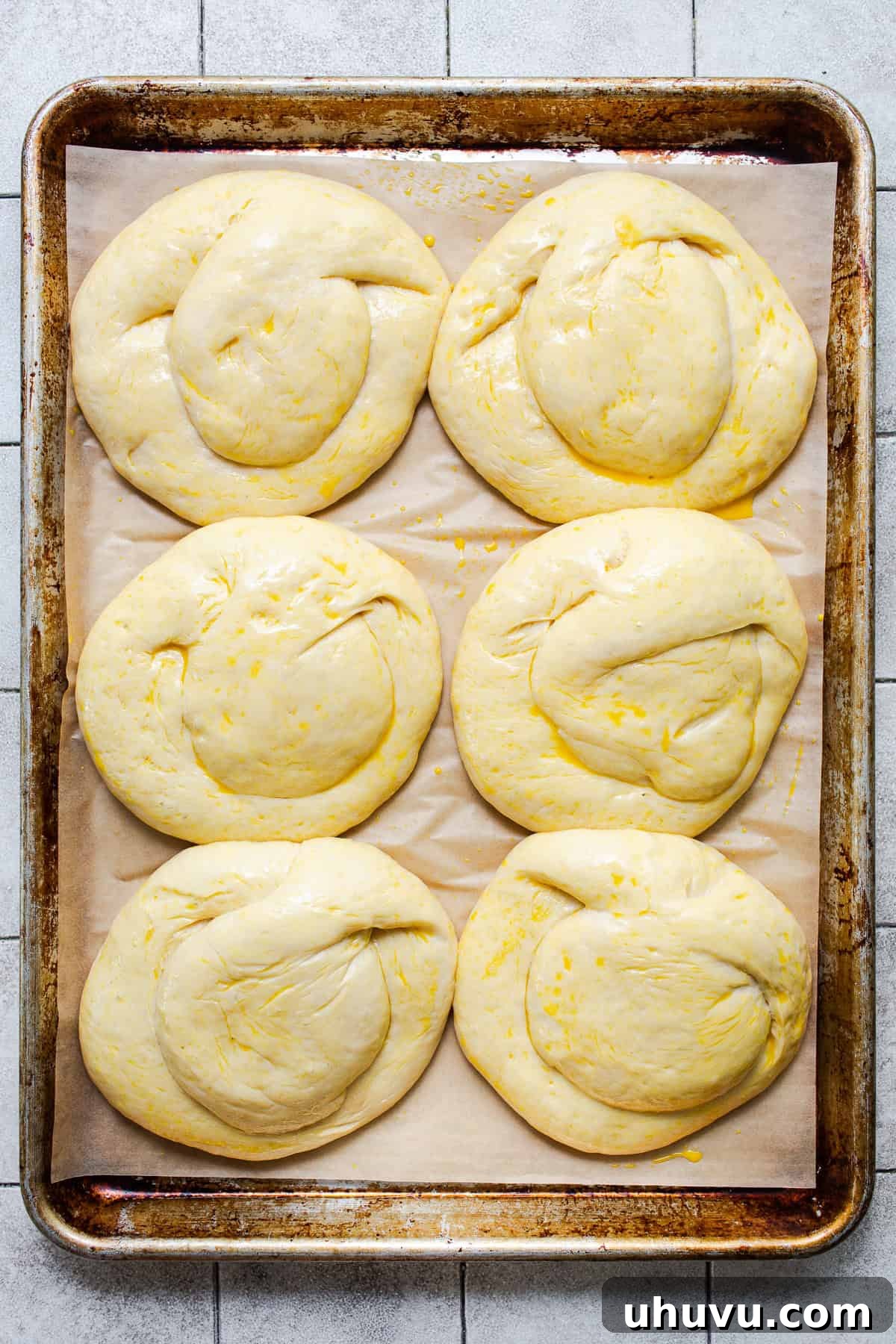 Authentic Cemita Buns: Mexican Sesame Sandwich Rolls 8 Risen cemita buns brushed with egg wash and topped with sesame seeds.